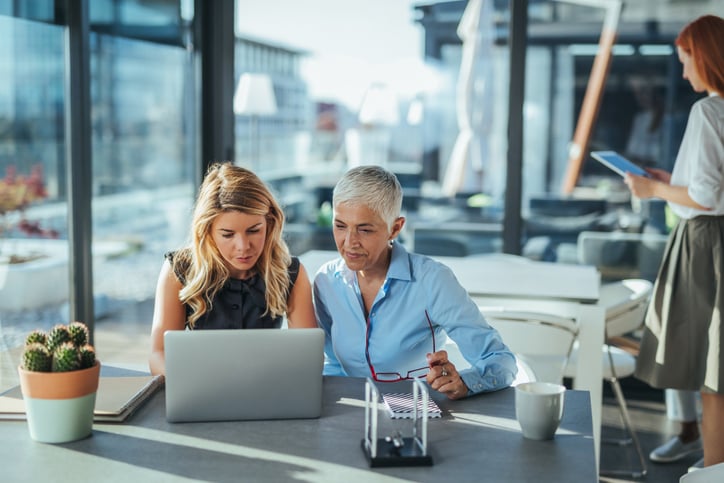 Multiple generations cooperating to mentor each other in the workplace 